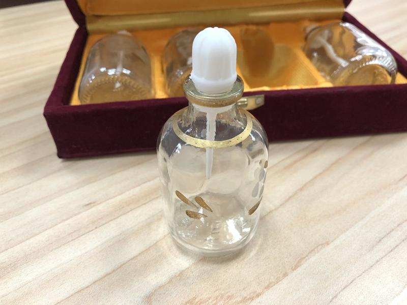 尼克模型 埃及 精油 香水 分裝瓶 50ml 共四個空瓶，附盒子。