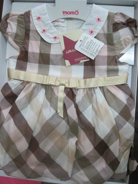 momo 格子小洋裝 台灣製造 特價中 附提袋禮盒 彌月禮盒 禮物