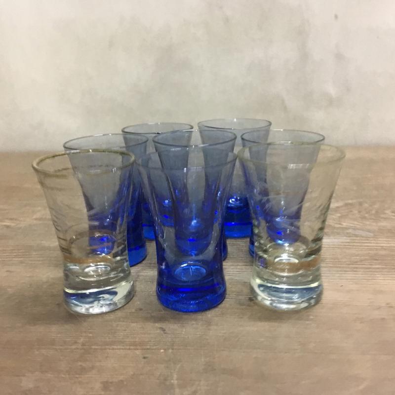 WH13111【四十八號老倉庫】全新 早期 台灣 藍色+雕花 氣泡 玻璃 小酒杯 25cc 8杯價