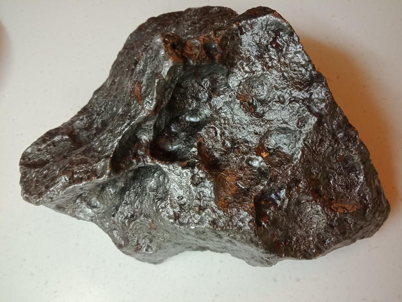 （感謝注目，已售）博物館等級! 驚人的1625公克 鎳鐵 隕石