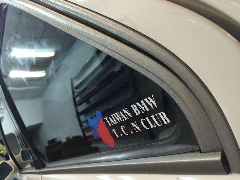 大衛車體創意包膜 貼膜 BMW E30 窗框飾條氧化處理 髮絲鈦
