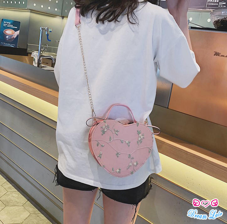 夢幻拉拉♥【預購】韓版可愛愛心造型 花朵刺繡蕾絲 金屬鏈條手提包 側背包 單肩包C00002
