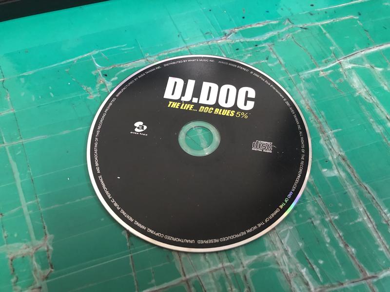 二手裸片 CD DJ. DOC :THE LIFE...DOC BLUES 5% <Z38>