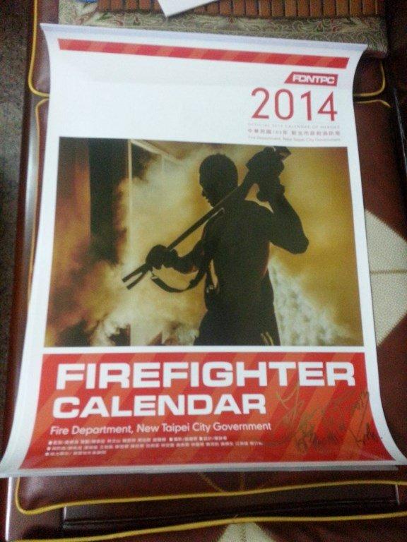 (簽名版) 2014年台北縣消防猛男月曆