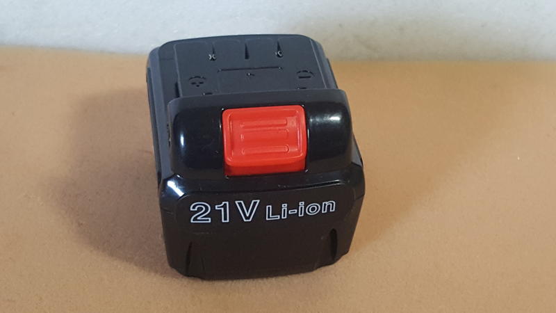 Wepon 21V/1.5Ah電鑽用充電鋰電池，功能正常 少用品相極優約8~9成新，如圖所示，商品內容有詳細說明。