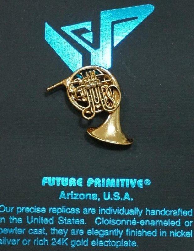 美國future primitive 品牌 樂器別針/胸針 24k鍍金 (正版美國製)法國號 款