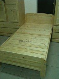 【DH】商品貨號HC12商品名稱《經典》3尺松木單人床架(圖一)3尺是訂作品.實木床底板.備有現貨3.5尺.5尺可選