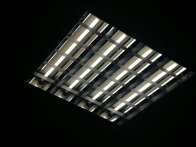 芝山照明    全電壓 千晶  T5   14W*4 輕鋼架燈   尺寸 2尺*2尺   2手 限自取