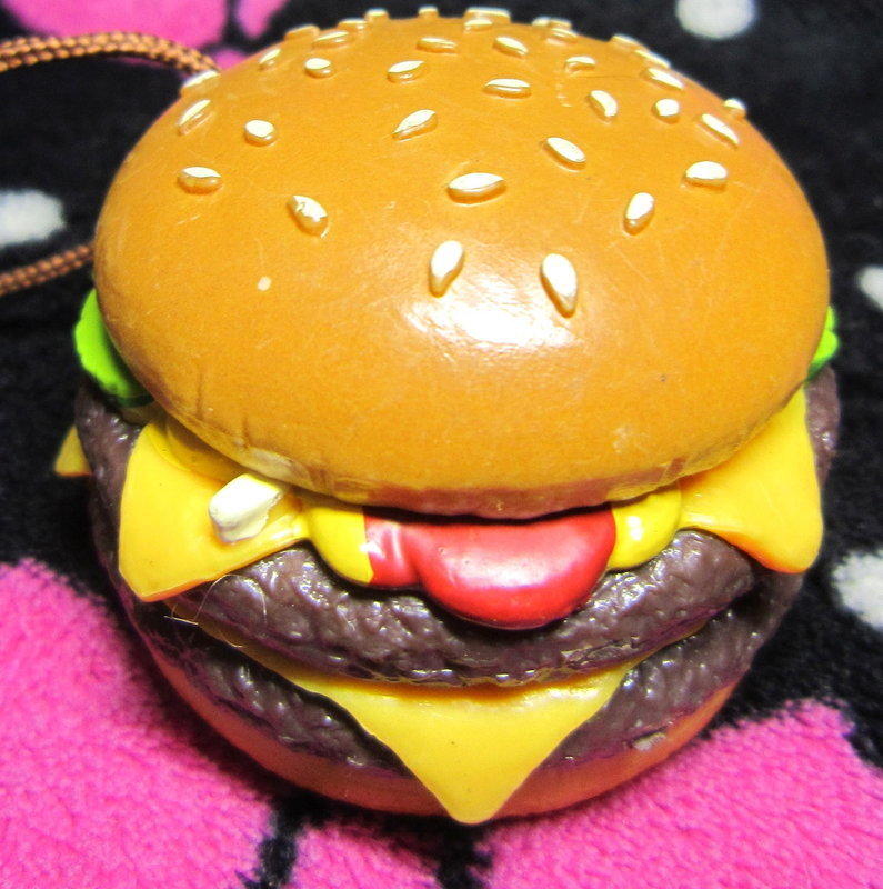 日本帶回限定版全新便宜售出}麥當勞雙層起司牛肉漢堡☆吊飾/玩具/模型♡
