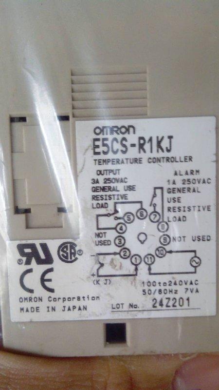 [多元化清倉品]OMRON E5CS-R1KJ  100-240V-溫度控制器