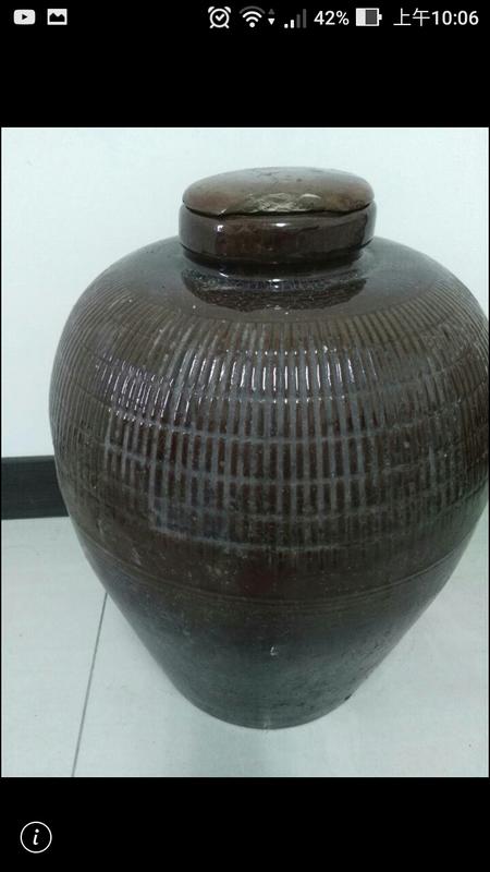 酒甕與瓷桶，瓷器裝飾品，古董，酒甕600元，瓷桶450元