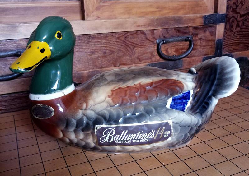 少見1969美國製Ballantine's神態靈動精美綠頭鴨陶瓷空酒瓶