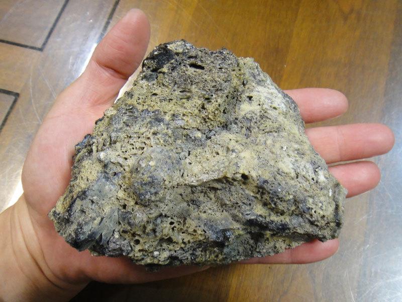 §能量礦石§ 哈薩克Zhamanshin隕石坑撞擊石 重232公克 133mm 一面切平