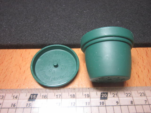 RU8休閒部門 綠色款1/6精緻小花盆模型一個(附水盤) mini模型