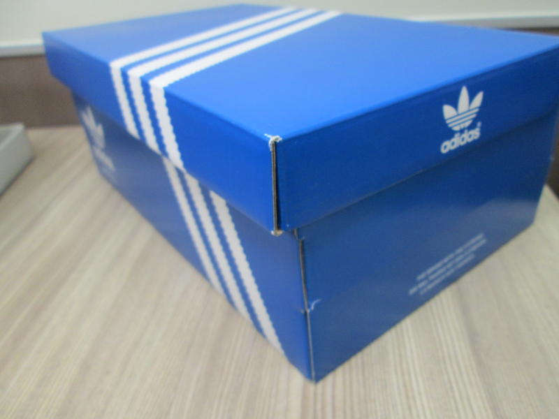 {8/22/18} 愛迪達adidas #5 藍白復古空童鞋盒 {包裝盒/球鞋紙盒(只有盒子，沒有物品)