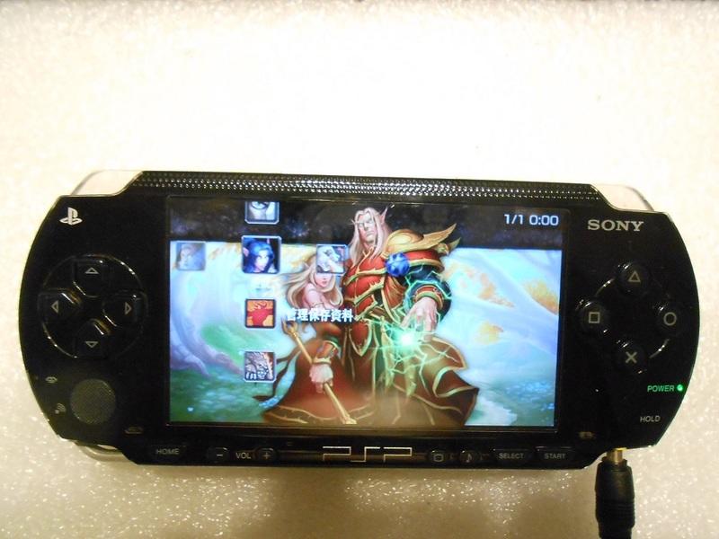 SONY 新力 PSP 1000型 掌上型主機 【畫面清晰、功能正常】（附4G記憶卡及充電器）