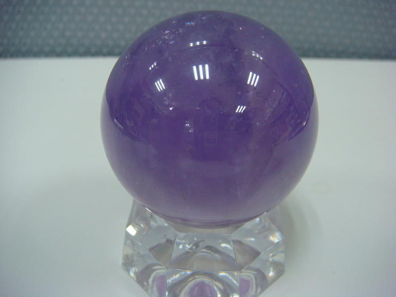 紫水晶球075(重162g,直徑49mm)附壓克力座