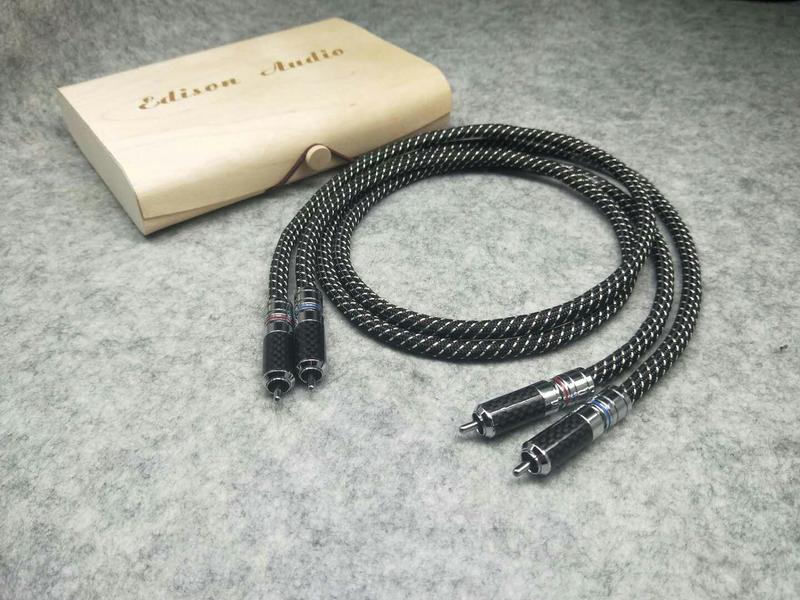(現貨)  愛迪聲 Edison Audio 頂級奢侈 碳纖維镀銠頭西電老布線 RCA訊號線 (1對2條含盒裝)