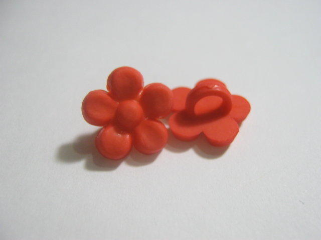 【鈕釦部屋】~~ 造型鈕釦 -- 小花朵 ( 1.1cm ) -- D1144 -- 每顆1元
