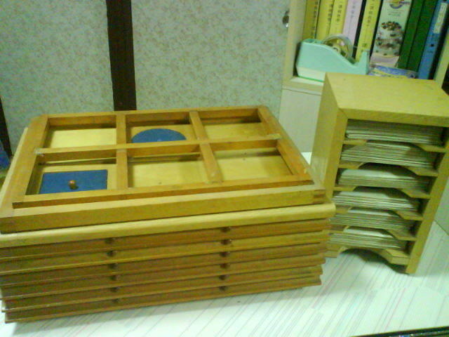 二手蒙特梭利教具感覺教育-木製幾何圖形嵌板櫥附圖卡整理櫃(含卡片)