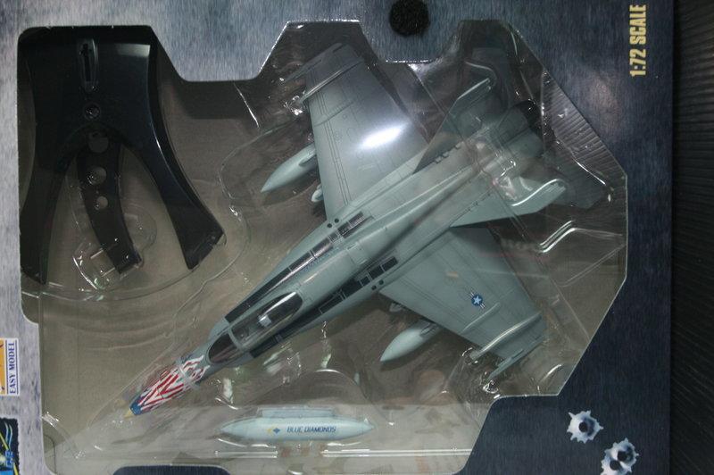 EASY MODEL 1/72 美國海軍F/A-18C VFA-146 NG-300 (37118) | 露天市集