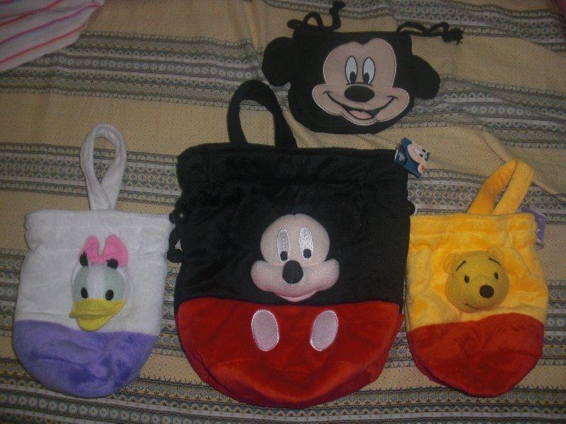 全新 迪士尼 Disney 米奇 黛絲 小熊維尼 立體圖案 可手提 束口袋 化妝包 收納袋 小物包 耳機防塵袋 相機包