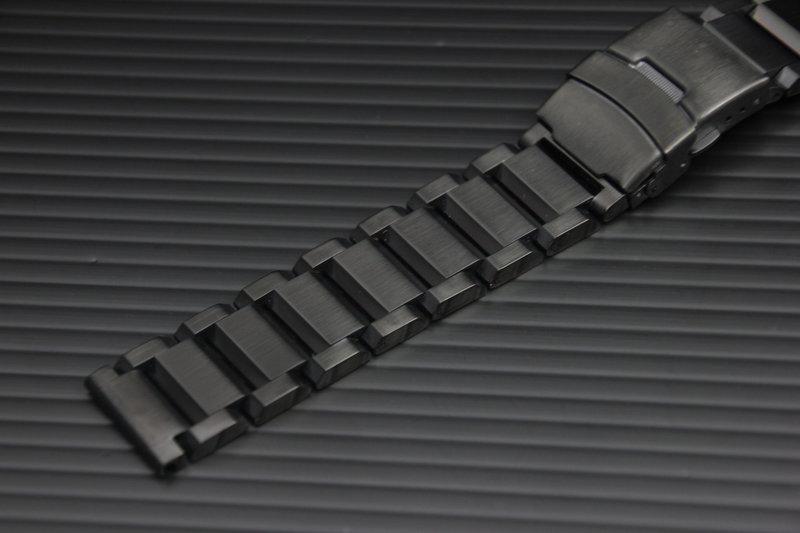 20mm黑色真空離子電鍍,全拉砂質感飛行風格不鏽鋼製實心錶帶,雙按式不鏽鋼單折保險扣智慧錶可用