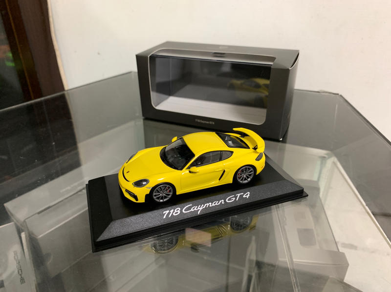 1:43 Minichamps Porsche 718 Cayman GT4 原廠盒裝