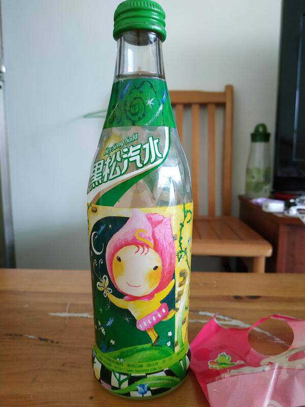 台灣黑松汽水2004台灣花卉博覽紀念瓶（含公仔）