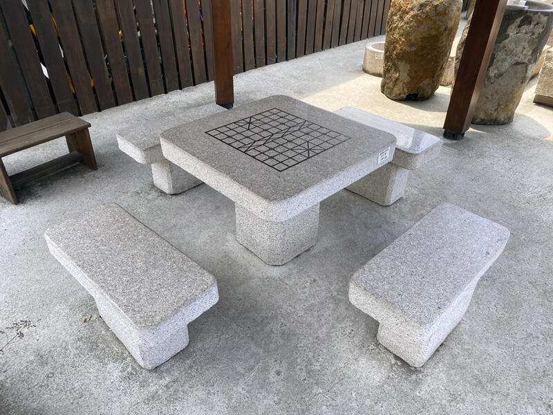 1+4石桌椅組 - 棋盤 (石桌 石椅 天然 花崗 石 景觀 造景 園藝)《金城堡》