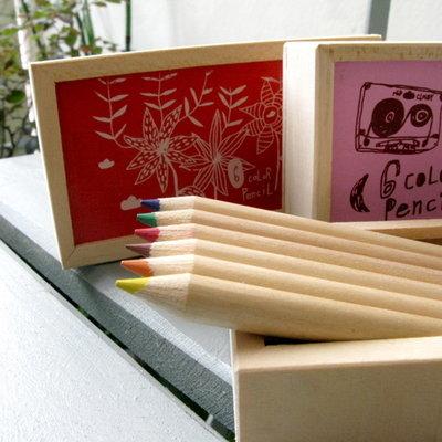 ＊╮45號花園＊韓國文具redcloudy塗鴉造型木筆盒六色鉛筆彩虹色筆[紅/粉]]