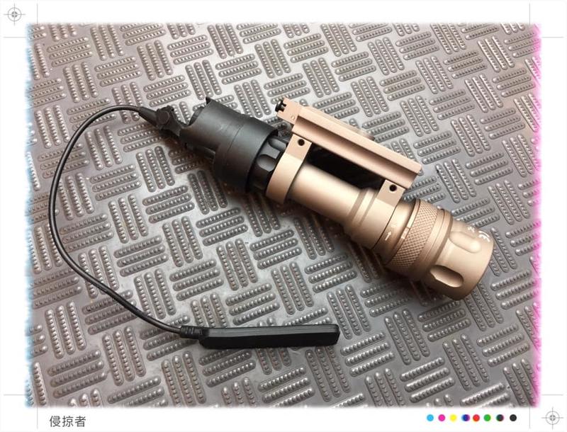 【侵掠者】神火 M952V多功能快拆戰術電筒/槍燈-沙色