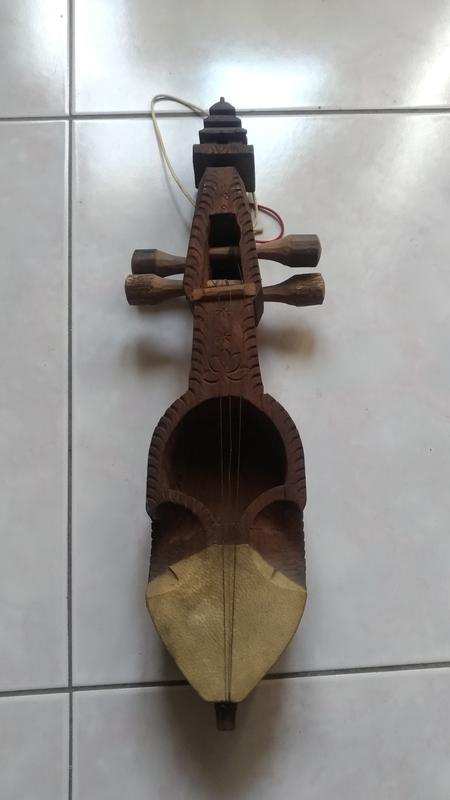 巴里島木雕三弦琴