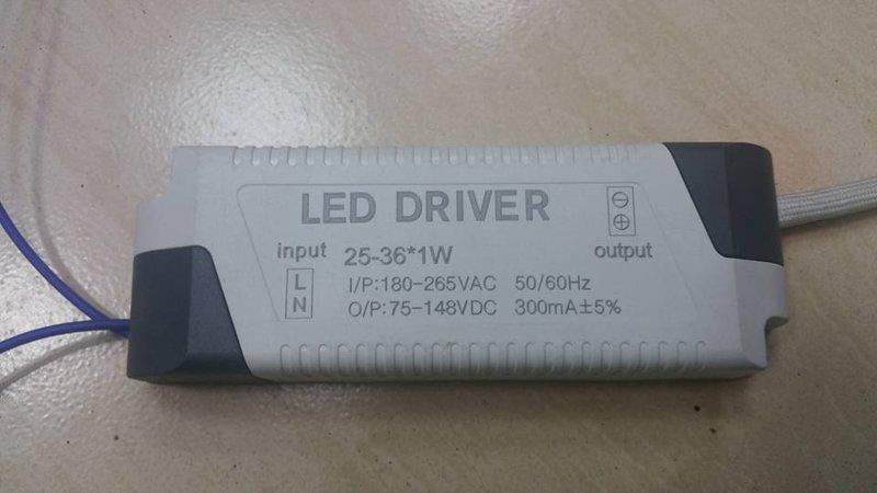 led 25-36w 驅動器，電源，定電流，變壓器，driver.燈具維修材料(電壓220v300ma)