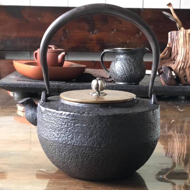 銀摘松下電器昭和２８年生共箱鉄瓶 銀摘松下電器昭和28年生共箱鉄瓶 - メルカリ