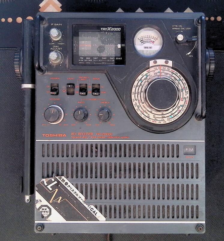 早期東芝TOSHIBA RP-2000F 多波段收音機～～ 天線有少一節缺電池蓋無 