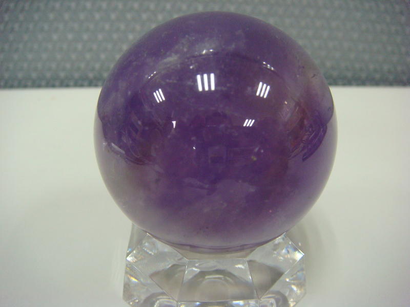 紫水晶球077(重151g,直徑48mm)附壓克力座