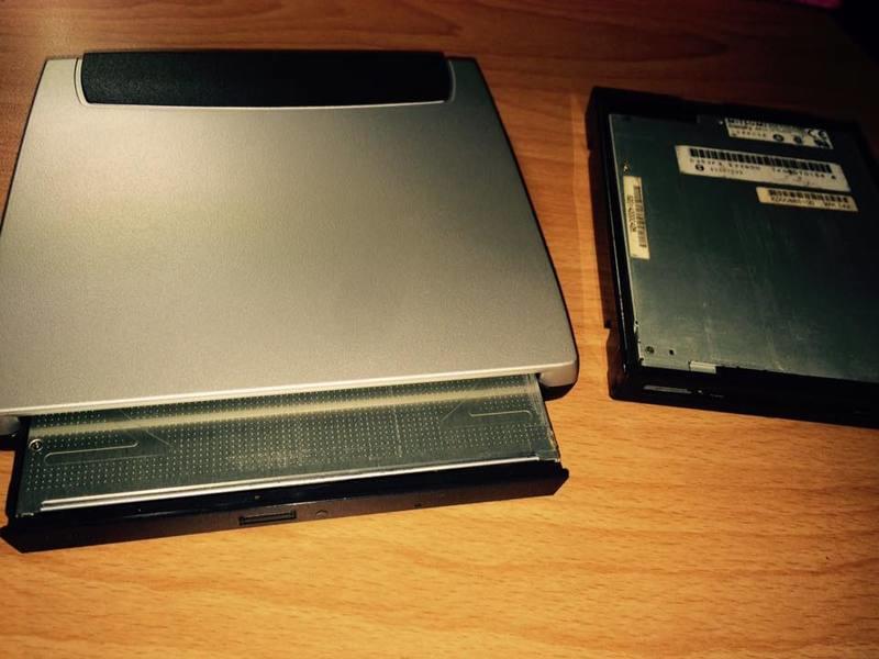 TOSHIBA 筆記型電腦 Floppy & CD-ROM 可抽取互換雙用途