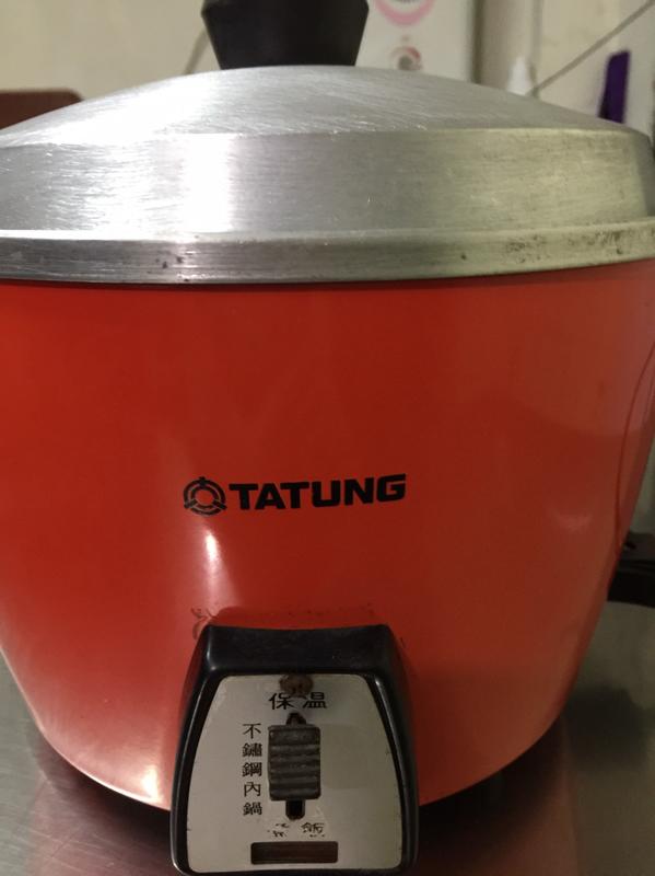 賣一台便宜的「TATUNG 大同電鍋，5人份」（附電源線、不附內鍋、紅色、鋁蓋），歡迎來電詢問，感謝您！