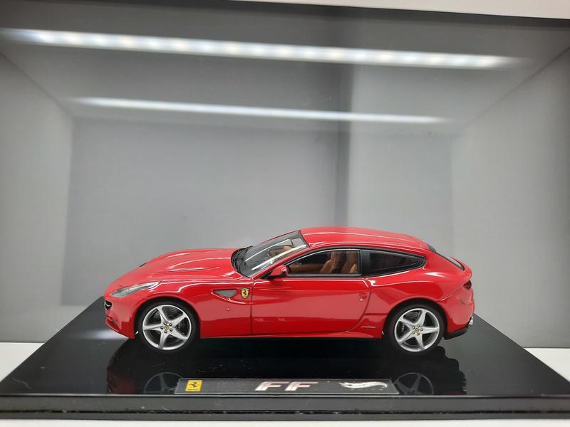 <免運費>1:43 Ferrari FF (紅/米色內裝)
