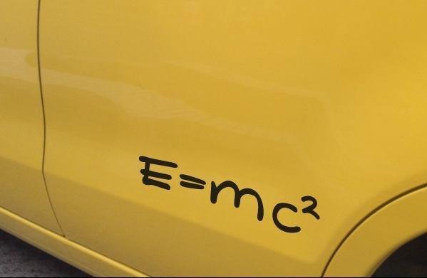 【SPSP】E=mc2 (E = mc2) 愛因斯坦 相對論 質能等價/質能方程/汽車貼紙/機車貼紙/車門貼紙/反光貼紙