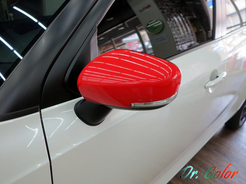 Dr. Color 玩色專業汽車包膜 Suzuki Ignis 亮紅 / 絲綢白_後視鏡