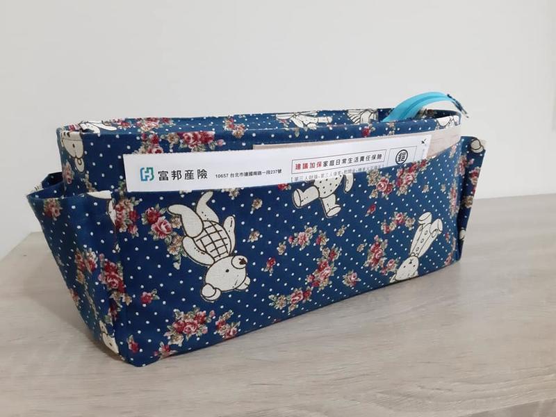 【小茉莉】大型XL號袋中袋-單封拉鍊+1大平面暗袋(30x10cm)→包包收納/分隔袋→泰迪熊玫瑰藍