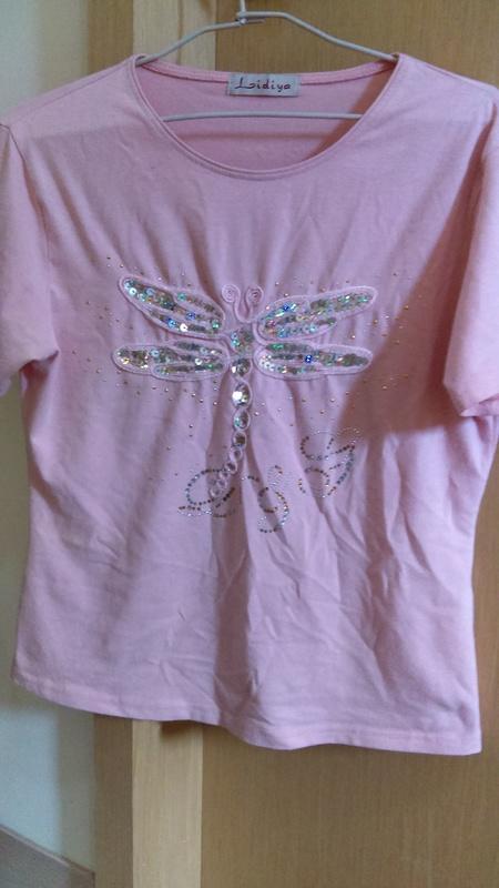 Lidiya女生粉紅色u圓領短袖胸前有蜻蜓圖案T恤上衣(已下水 ，不介意者，歡迎下標，售出不退)