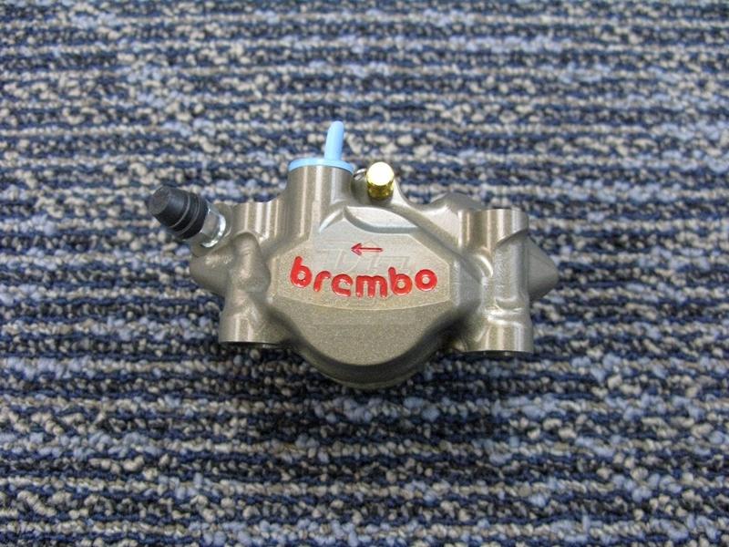 Diy本舖 Brembo Moto3 Cnc 左邊一體單叉銷鈦合金活塞古銅色(小饅頭)活塞34 孔距60mm 