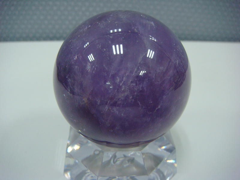 紫水晶球079(重226g,直徑55mm)附壓克力座