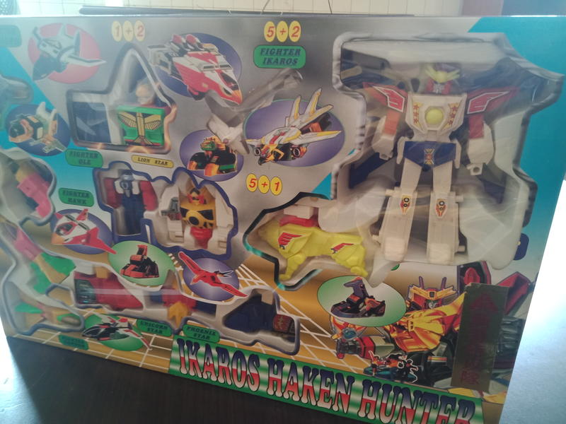 飛魚軌道車 大型機器人模型組合玩具勇者特攻隊可以合體變型  適合小朋友玩喔.  