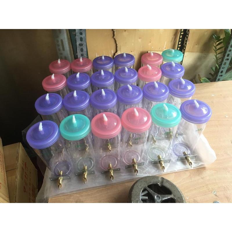 中小型撞針飲水瓶 (顏色隨機出貨唷)｜配的杯套為適用間格2公分的籠子