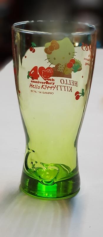 7-11  Hello Kitty 40週年 經典玻璃曲線杯  (水杯 造型杯 果汁杯 )  1985 蘋果綠蛋糕杯