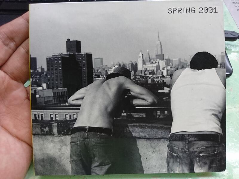 DKNY JEANS SPRING 2001 內有六張明信片 CD